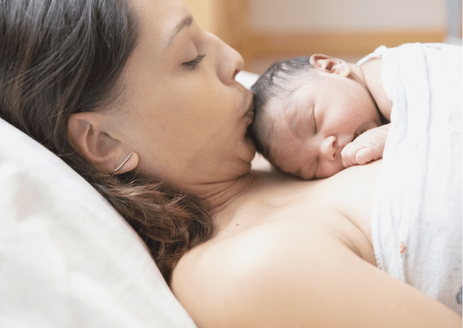 Rối loạn nội tiết sau sinh: dấu hiệu và những cách điều trị